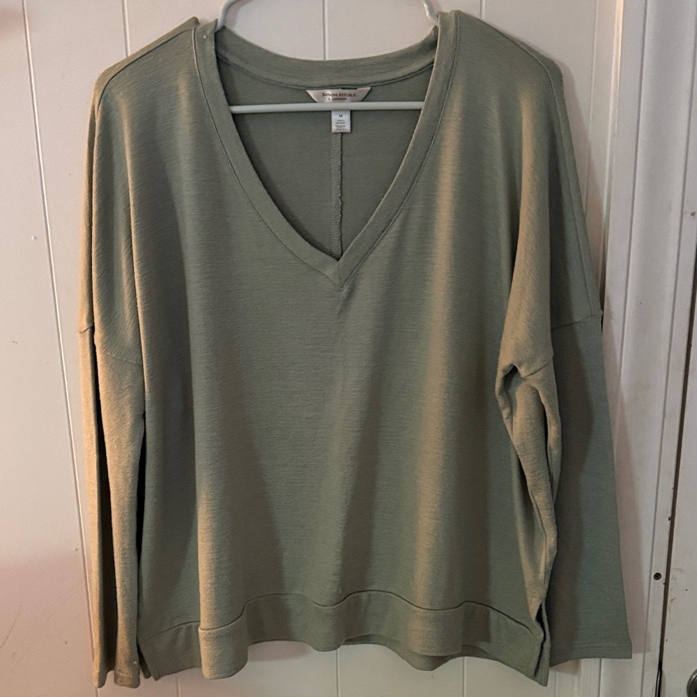 Banana Republic Olive V-Neck Long Sleeve Top